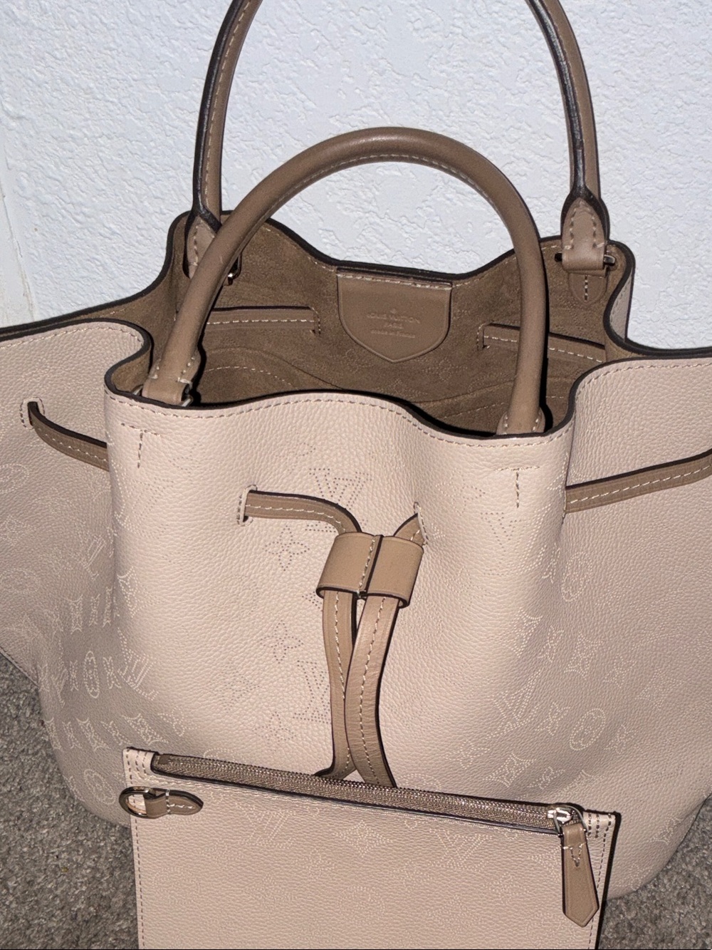NWOT LOUIS VUITTON W/POUCH AND DUSTY! BOUNDLESS GALET MOHINA PURSE - Picture 2 of 10